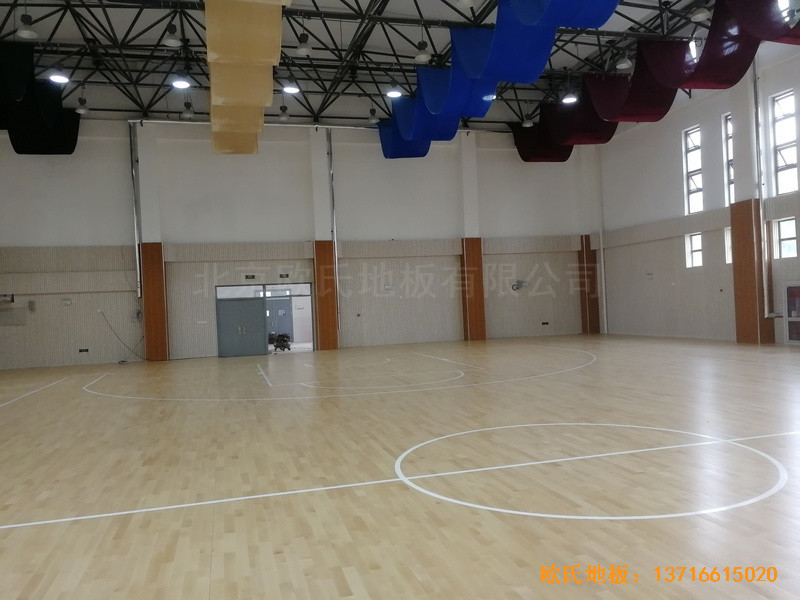 濟(jì)南錦繡城小學(xué)籃球館運(yùn)動地板安裝案例2