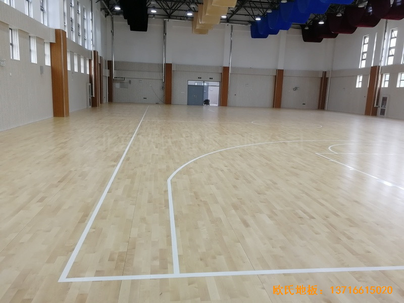 濟(jì)南錦繡城小學(xué)籃球館運(yùn)動地板安裝案例3