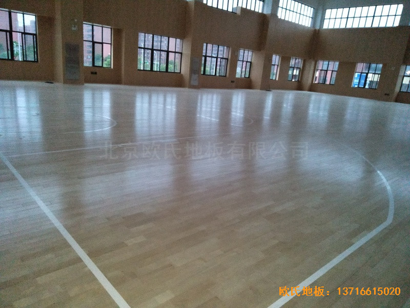 上海松江區(qū)佘北學校運動館運動木地板鋪設案例0