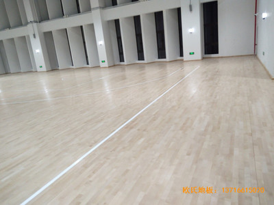 浙江寧波象山分校籃球館運(yùn)動(dòng)地板安裝案例